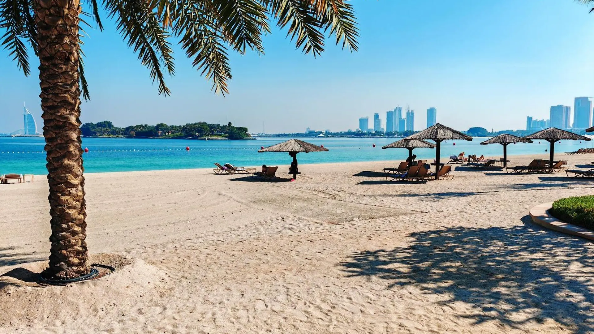 Seaside Serenity Residence Elegant 1Br Escape In Palm Jumeirah By La Buena Vida Holiday Homes Dubaj Apartman